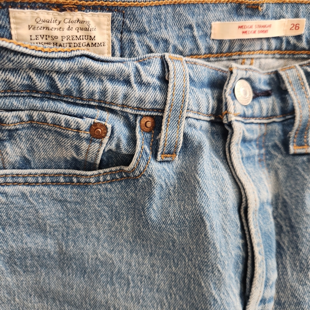 Sz 26 Levi’s® Premium Women's Light Blue Wedgie Straight Leg Jeans Raw Edge Hem - Picture 4 of 11